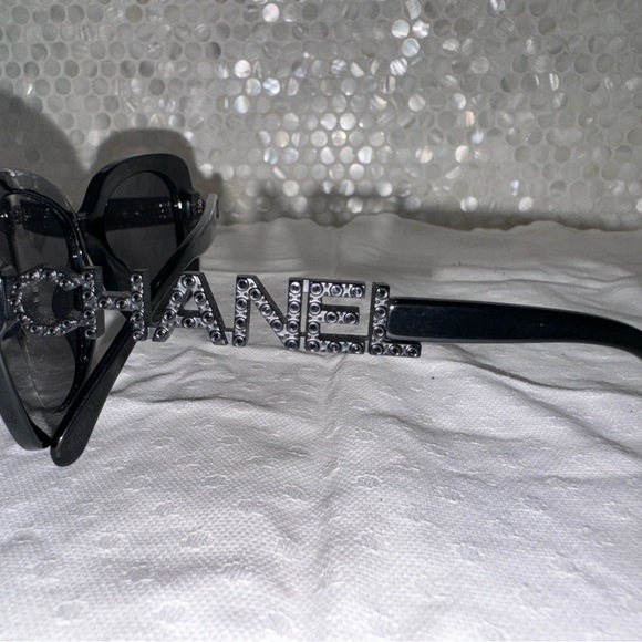 **SOLD**AUTHENTIC CHANEL STRASS SUNGLASSES - Picture 5 of 6